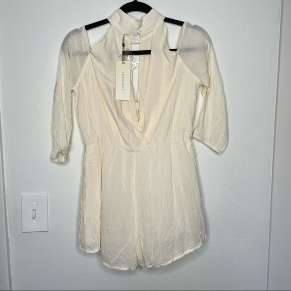 Dance & Marvel Romper Cold Shoulder High Neck Cream Shorts Size M - Picture 6 of 13